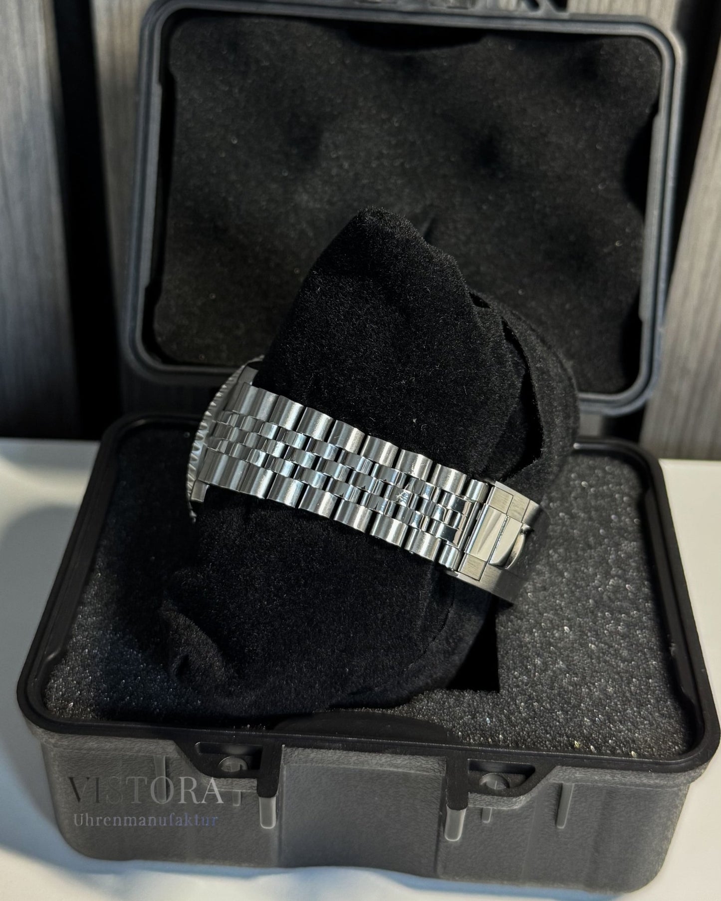 Die SeikoMod GMT Bruce Wayne bei Vistora Uhrenmanufaktur