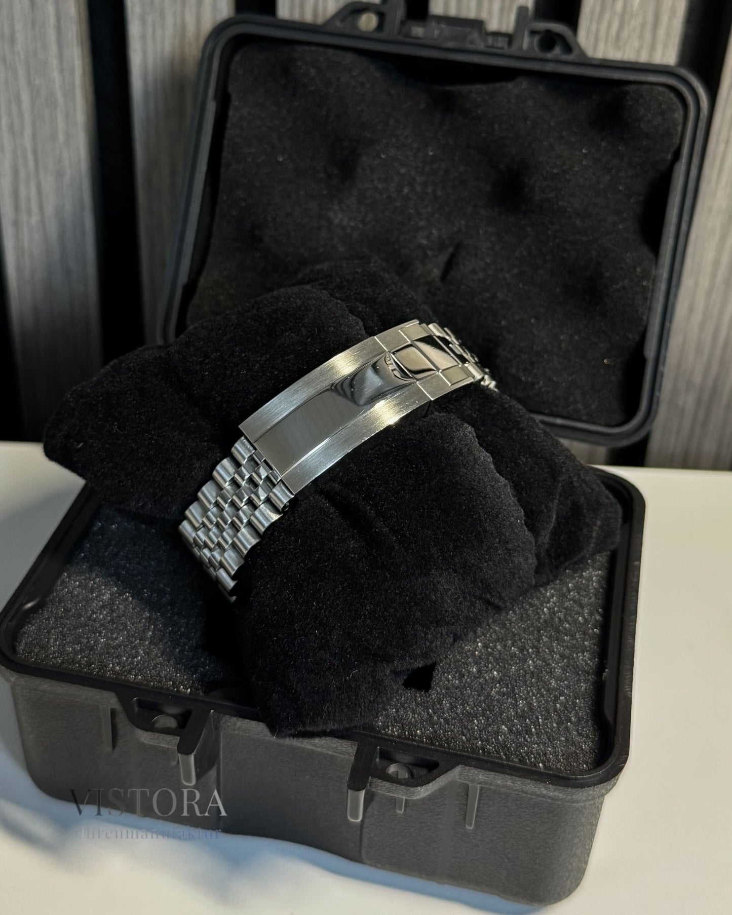 Die SeikoMod GMT Bruce Wayne bei Vistora Uhrenmanufaktur
