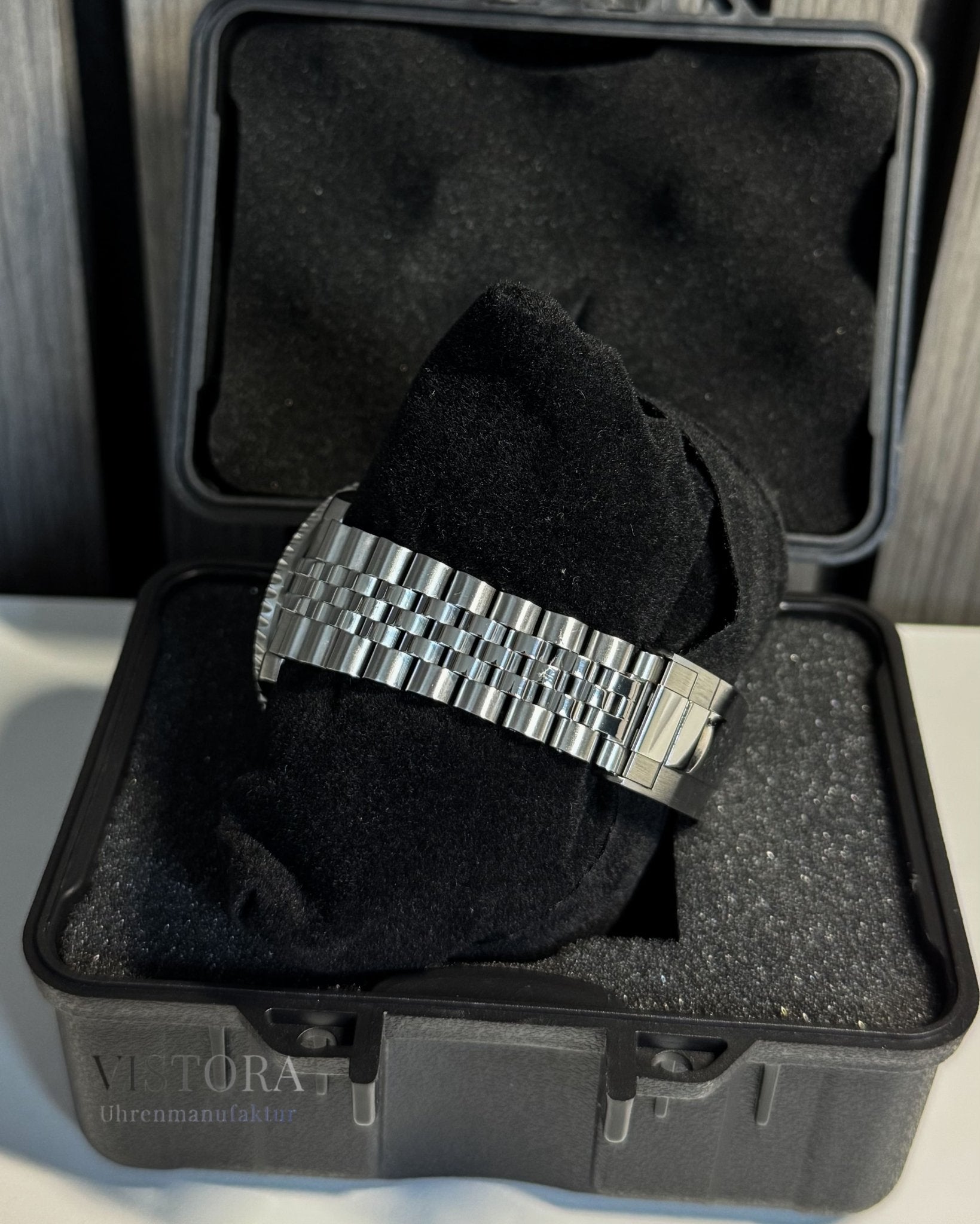 Die SeikoMod GMT Bruce Wayne bei Vistora Uhrenmanufaktur 