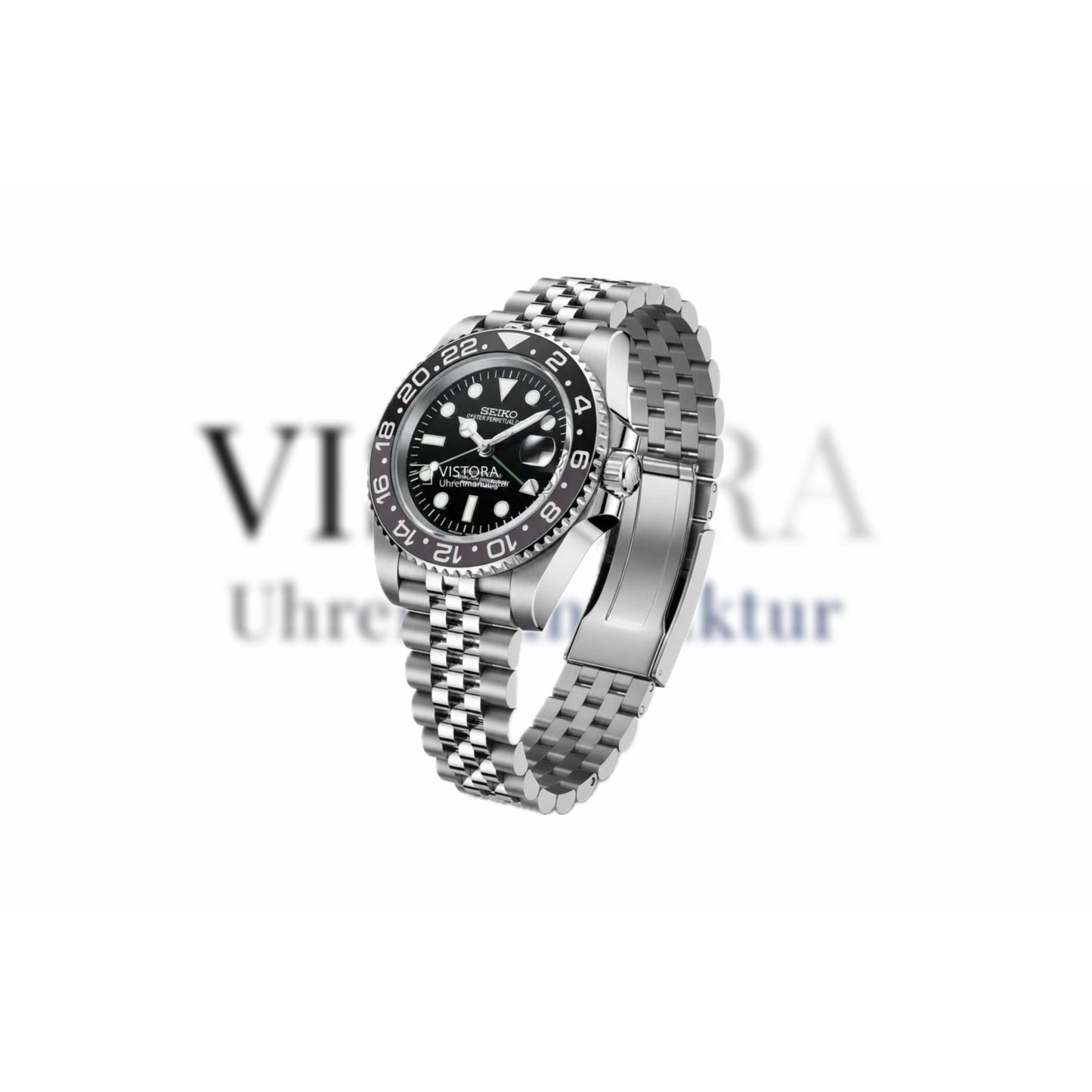 SeikoMod GMT Bruce Wayne im Dreiviertel-Winkel, Lünette und Armband sichtbar