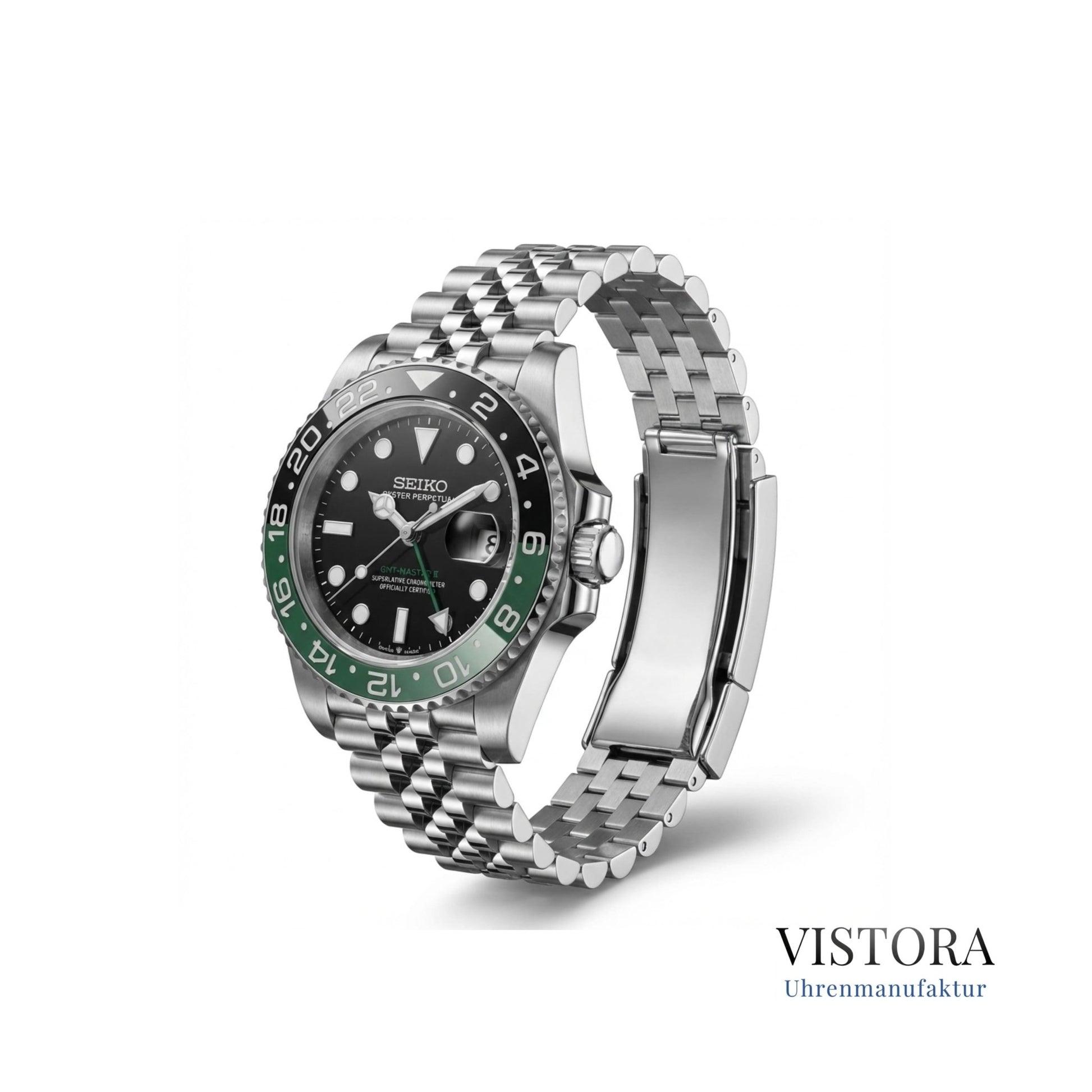 Grün-schwarze SeikoMod GMT-II Sprite von Vistora mit Jubilee Edelstahlarmband, schwarzem Zifferblatt, grüner 24h-Lünette und Datumslupe – handgefertigte Seiko Mod Uhr aus Deutschland.