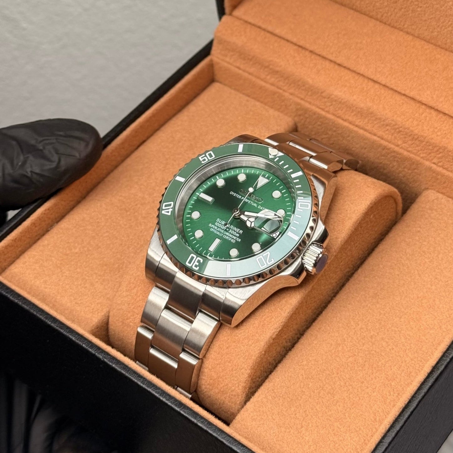 SeikoMod Submariner Hulk in der Geschenkbox mit grüner Lünette und Oyster-Armband