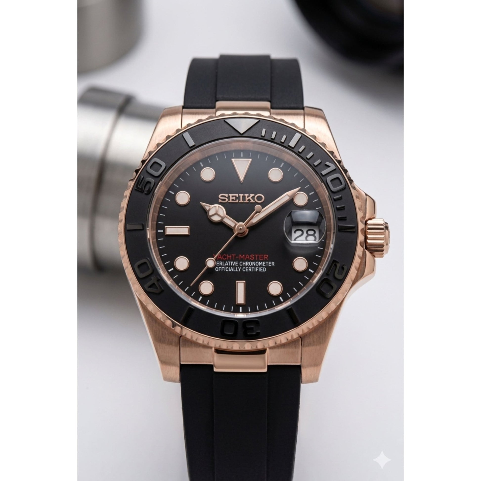     Vistora SeikoMod Yacht-Master Rosé Gold mit sportlich-elegantem Design, schwarzer Keramiklünette und zuverlässigem Seiko NH35 Automatikkaliber.