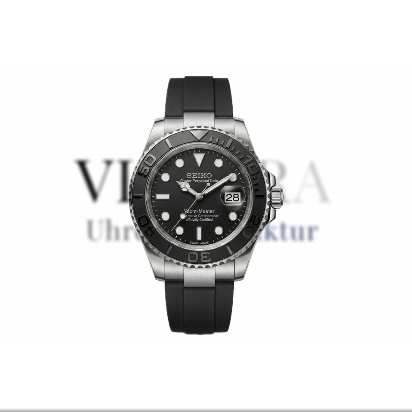 Frontansicht der SeikoMod Yacht-Master in Silber mit schwarzem Zifferblatt, Oysterflex-Kautschukarmband, Saphirglas und Seiko NH35 Automatikwerk.
