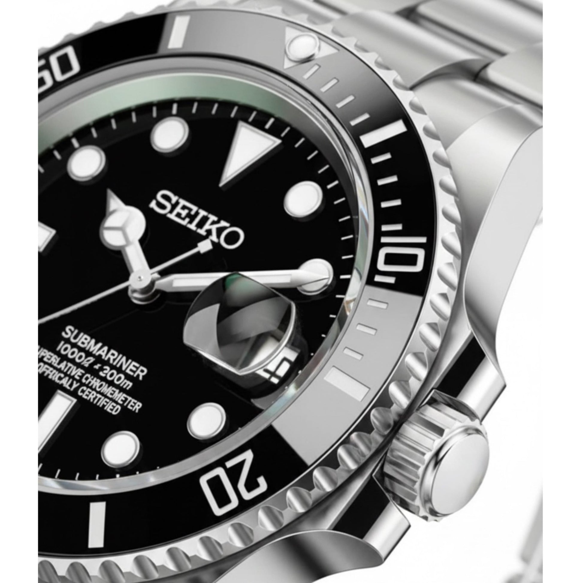 Detailansicht SeikoMod Submariner Schwarz, mit Zifferblatt und Keramiklünette mit Vergrößerungslupe, Seiko Mod Taucheruhr von Vistora